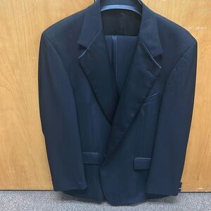 Tuxedo in mint condition! 48L jacket & 42” pants with 31” inseam.